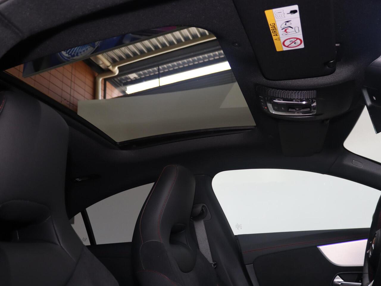 Mercedes-Benz CLA-KLASSE 180 Business Solution AMG | Panoramaschuifdak | Trekhaak | Burmester | Rijassistentiepakket Plus | Techniekpakket | Winterpakket |