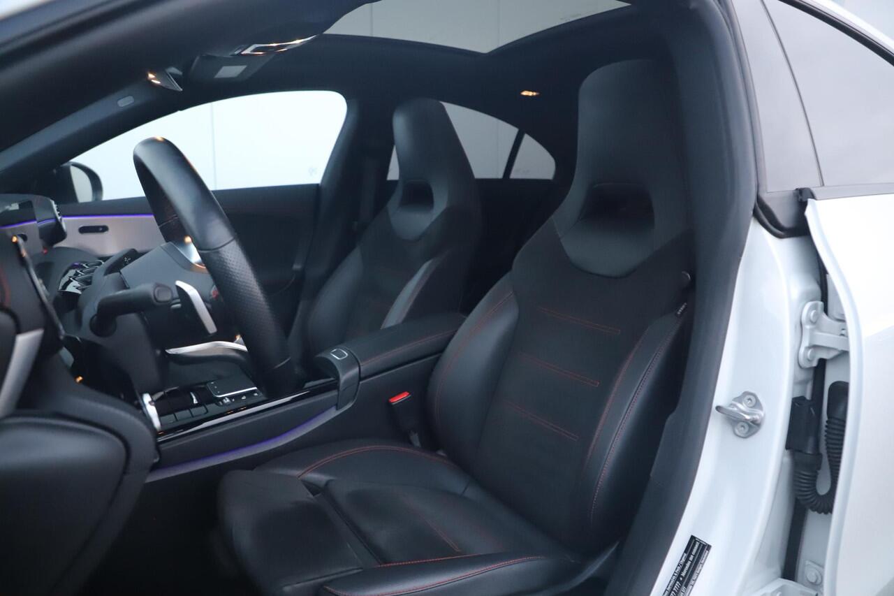 Mercedes-Benz CLA-KLASSE 200 Business Solution AMG Night 164PK Automaat Panoramadak Sfeerverlichting Widescreen 18 inch Navigatie Carplay Camera Full LED Stoelverwarming