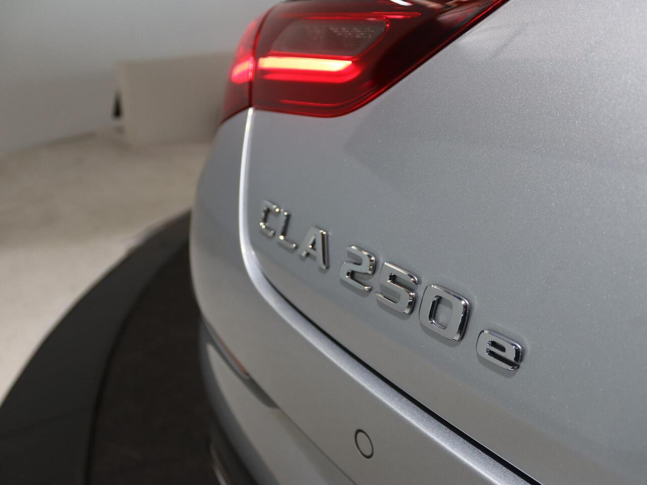 Mercedes-Benz CLA-KLASSE Shooting Brake 250e Business Solution AMG | Night | Panoramadak | Trekhaak | Sfeerverlichting | Parkeercamera | Stoelverwarming |