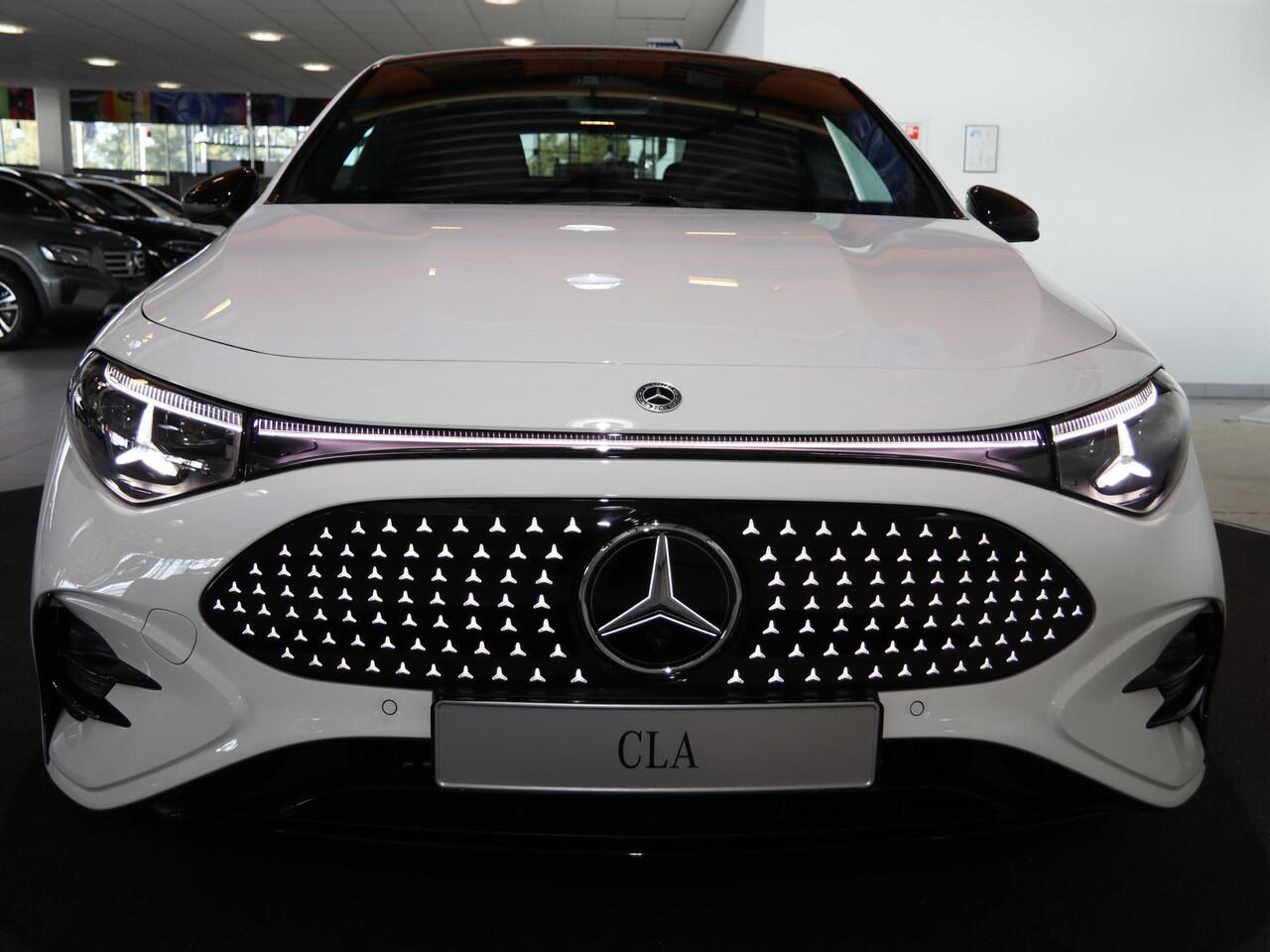 Mercedes-Benz CLA-KLASSE 250+ Launch Edition 85 kWh | Night | Panoramadak | DISTRONIC | Achteruitrijcamera | Dodehoekassistent |