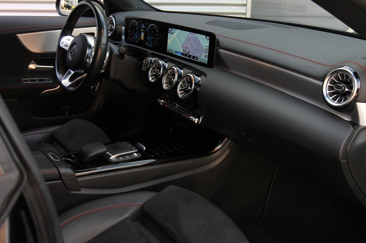 Mercedes-Benz CLA-KLASSE Shooting Brake 200 Business Solution AMG Aut. I Pano.Dak I Camera I Carplay I Trekhaak