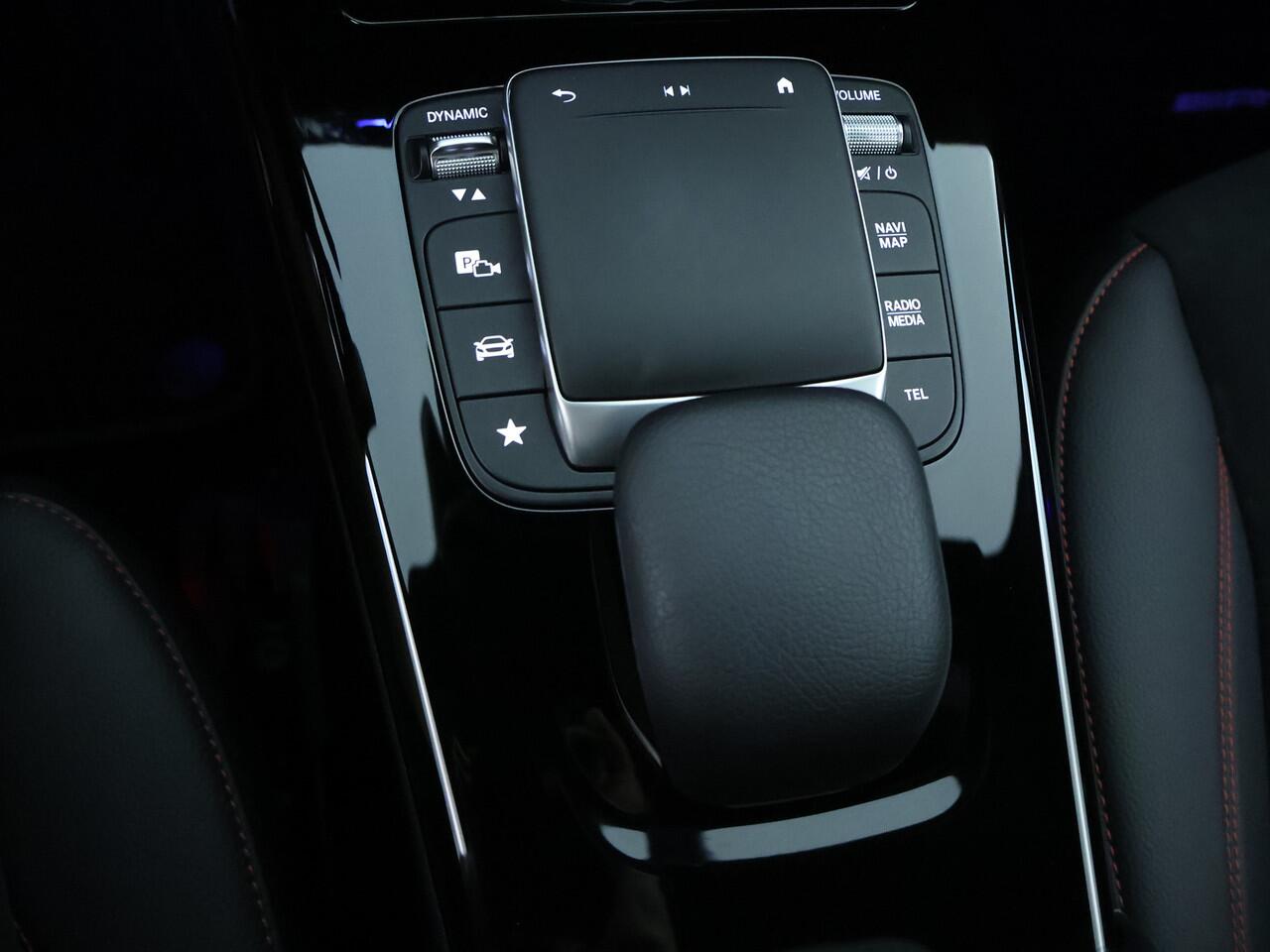 Mercedes-Benz CLA-KLASSE 250 e AMG Plug-In Hybride | AMG Line | Night Pakket | Panorama Schuif-Kanteldak | Sfeerverlichting | Inclusief 24 maanden MB Certified garantie voor Europa.