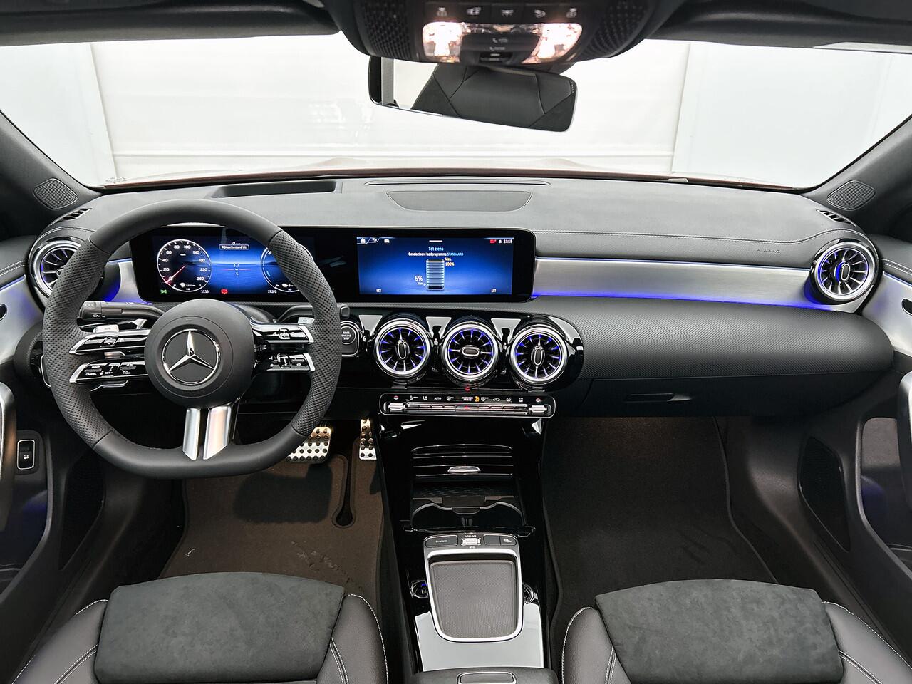 Mercedes-Benz CLA-KLASSE 250 e Business Solution AMG | AMG Line Plus pakket | Trekhaak | Panoramaschuifdak | Memorypakket Voorstoelen | Antidiefstalpakket GUARD 360° Plus | Nightpakket | 360° camera | Head-up display |