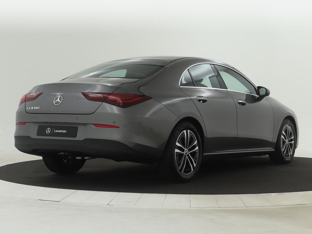 Mercedes-Benz CLA-KLASSE 180 Star Edition | Dodehoekassistent | Parkeerpakket met achteruitrijcamera | KEYLESS GO | USB pakket plus | Verwarmde stoelen vooraan | Spiegelpakket |