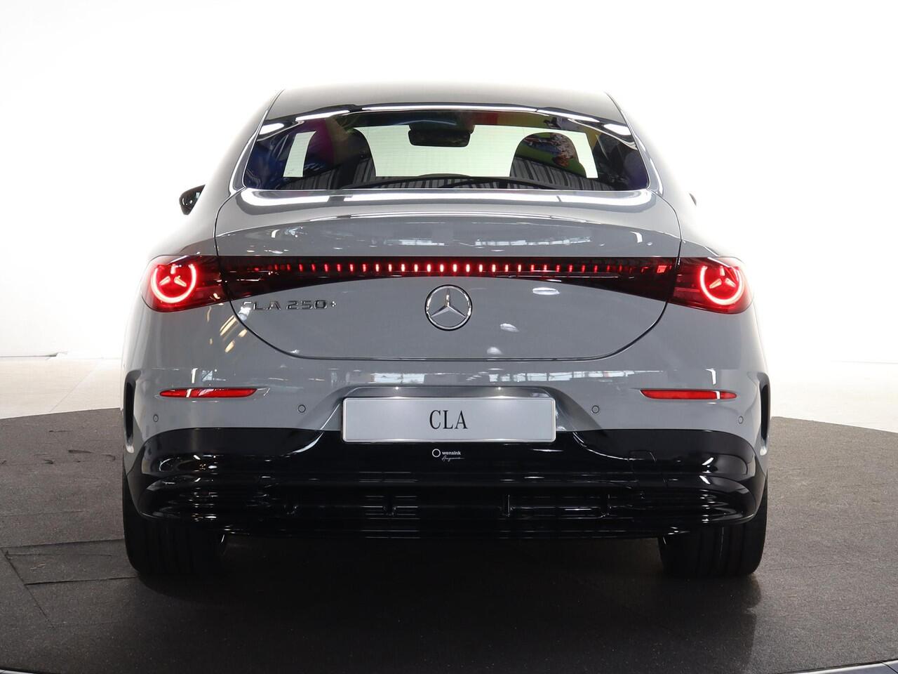 Mercedes-Benz CLA-KLASSE 250+ Launch Edition 85 kWh | Night | Panoramadak | DISTRONIC | Achteruitrijcamera | Dodehoekassistent |