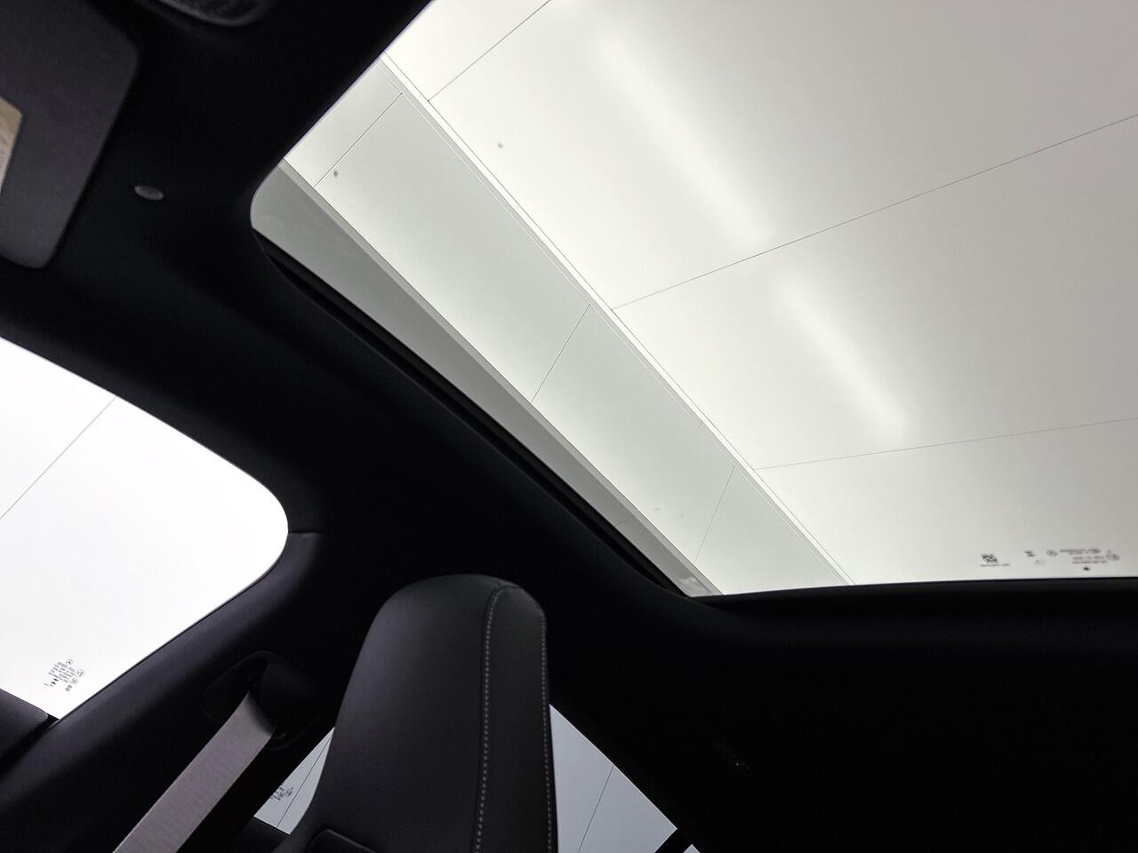 Mercedes-Benz CLA-KLASSE Shooting Brake 180 Business Solution AMG | AMG Line Plus pakket | Panoramaschuifdak | Memorypakket | Head-up display | Augmented Reality navigatie | 360°-camera | 19 inch AMG velgen |