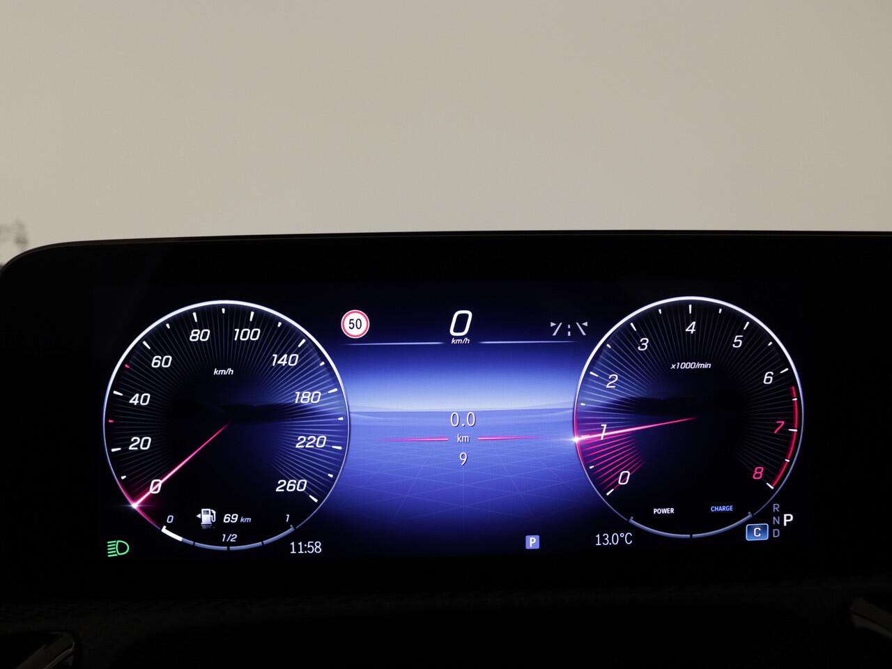 Mercedes-Benz CLA-KLASSE 180 Star Edition | Dodehoekassistent | Parkeerpakket met achteruitrijcamera | KEYLESS GO | USB pakket plus | Verwarmde stoelen vooraan | Spiegelpakket |