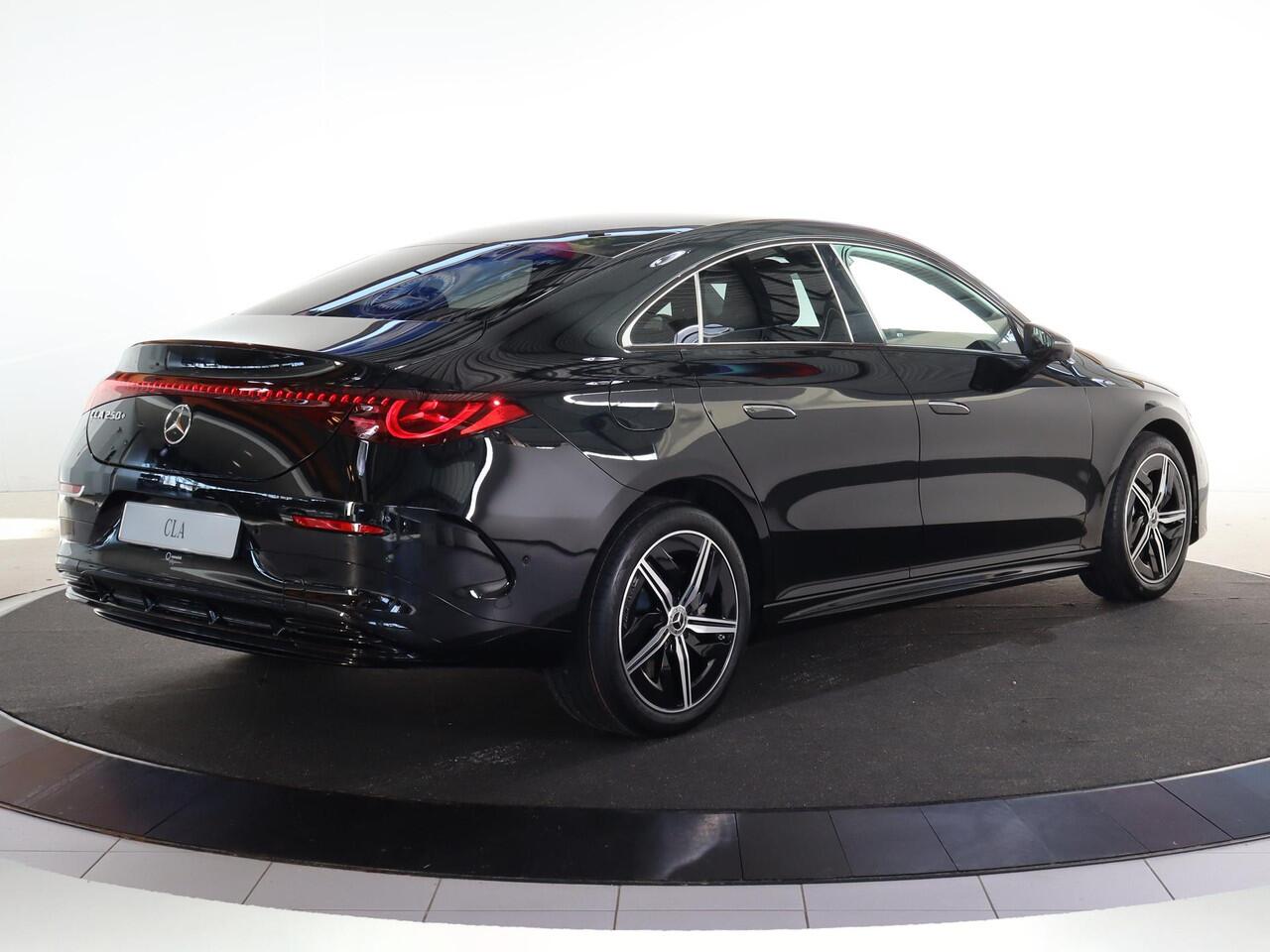 Mercedes-Benz CLA-KLASSE 250+ Launch Edition 85 kWh | Night | Panoramadak | Stoelverwarming | DISTRONIC | Achteruitrijcamera | Dodehoekassiste