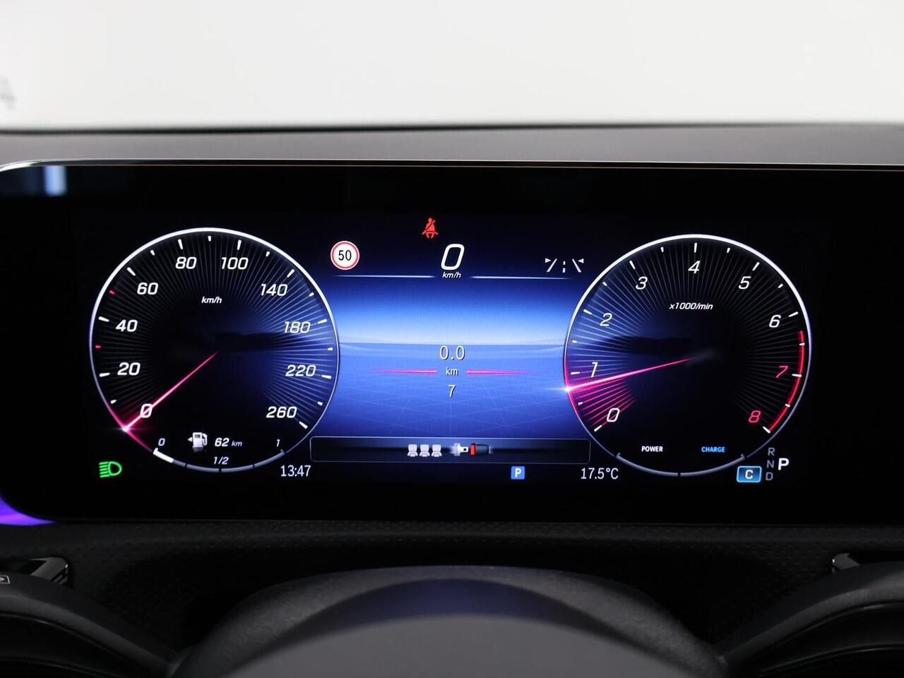 Mercedes-Benz CLA-KLASSE Shooting Brake 180 Star Edition AMG NIGHT | Panoramadak | Dodehoekassitent | Apple Carplay | MultiBeam LED | Sfeerverlichting | Stoelverwarming |