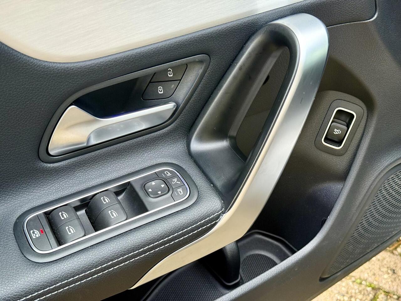 Mercedes-Benz CLA-KLASSE 180 | Panoramadak | Nightpakket |