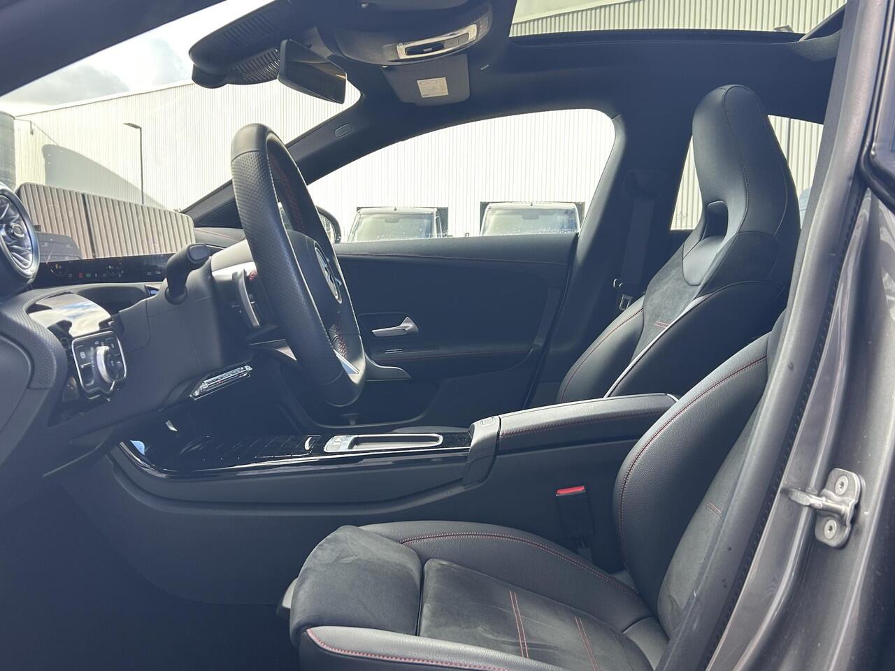 Mercedes-Benz CLA-KLASSE 250 e Star Edition AMG | Panoramadak | Apple CarPlay | Android Auto | Sfeerverlichting | Stoelverwarming | Parkeersensoren | Achteruitrijcamera | Elektrisch Inklapbare Buitenspiegels