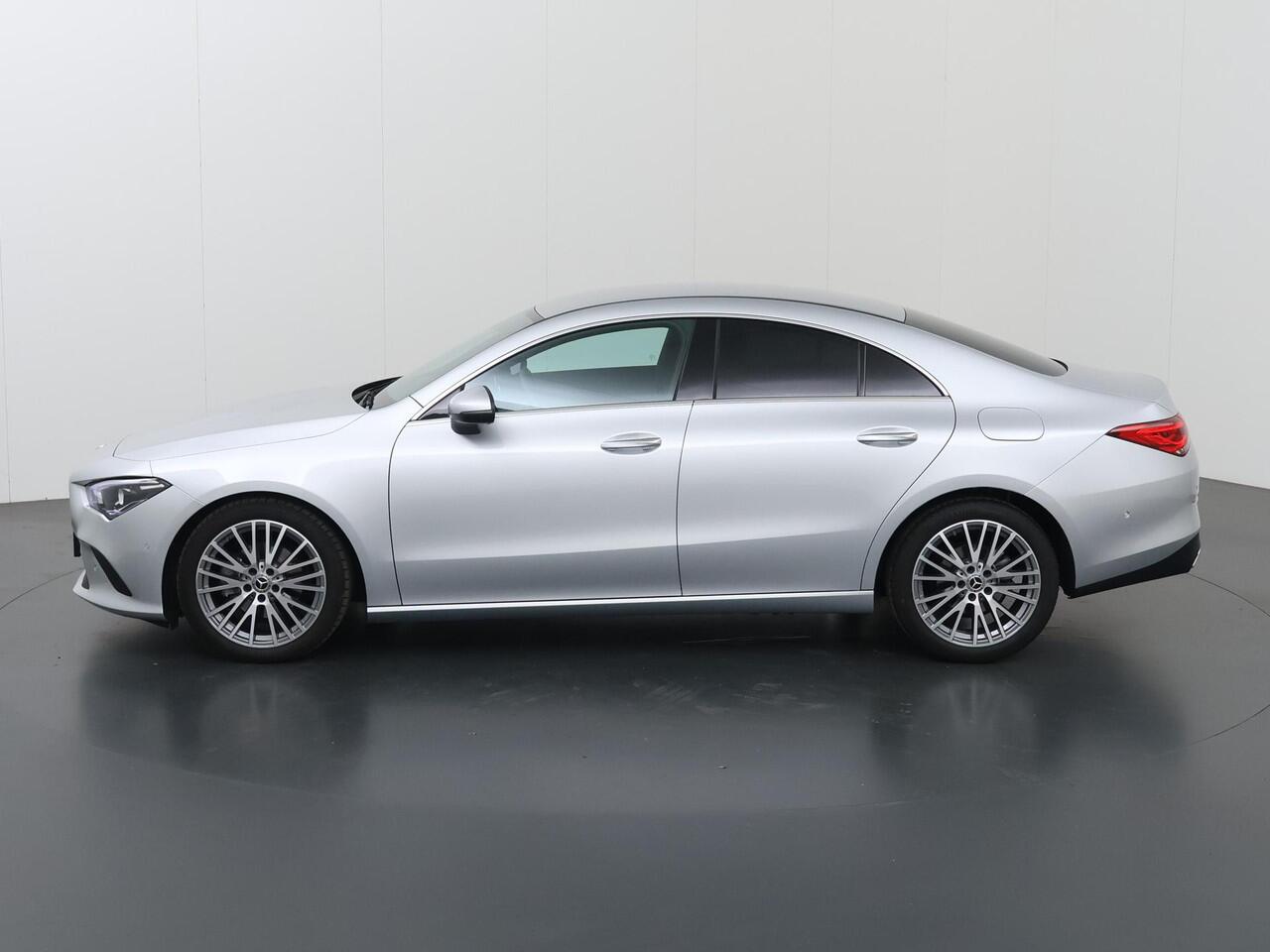 Mercedes-Benz CLA-KLASSE 180 Luxury Line | Distronic/ Adaptieve cruise control | Apple Carplay | Keyless Go | Widescreen |
