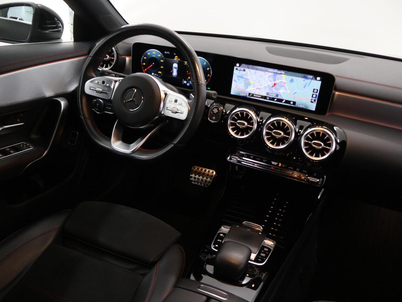 Mercedes-Benz CLA-KLASSE Shooting Brake 220 Advantage | AMG | Widescreen | Achteruitrijcamera | Apple Carplay |