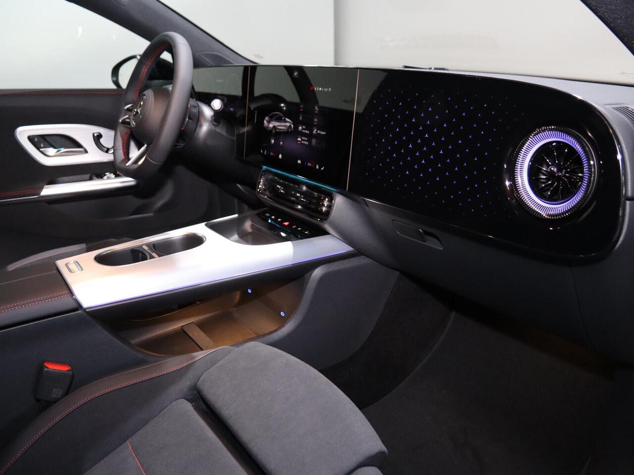 Mercedes-Benz CLA-KLASSE 250+ Launch Edition 85 kWh | Night | Panoramadak | DISTRONIC | Achteruitrijcamera | Dodehoekassistent |