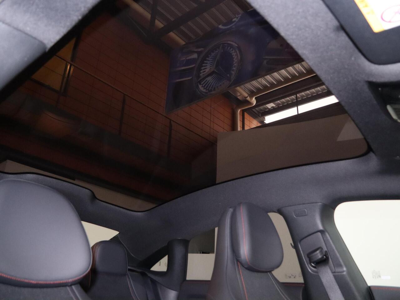 Mercedes-Benz CLA-KLASSE 250+ Launch Edition 85 kWh | Night | Panoramadak | Stoelverwarming | DISTRONIC | Achteruitrijcamera | Dodehoekassistent |