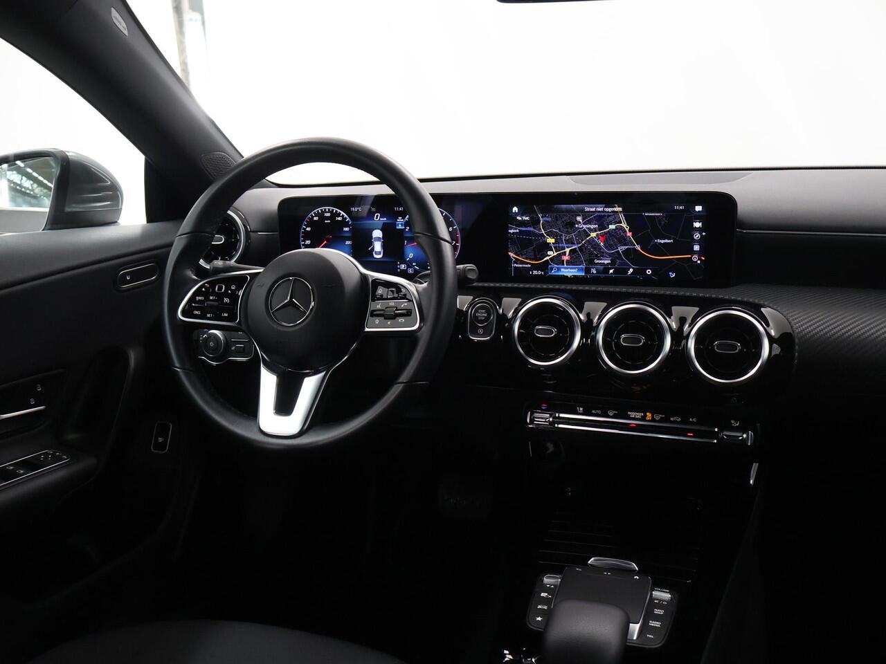 Mercedes-Benz CLA-KLASSE 180 Business Line | Apple Carplay | Widescreen | Stoelverwarming | Achteruitrijcamera |