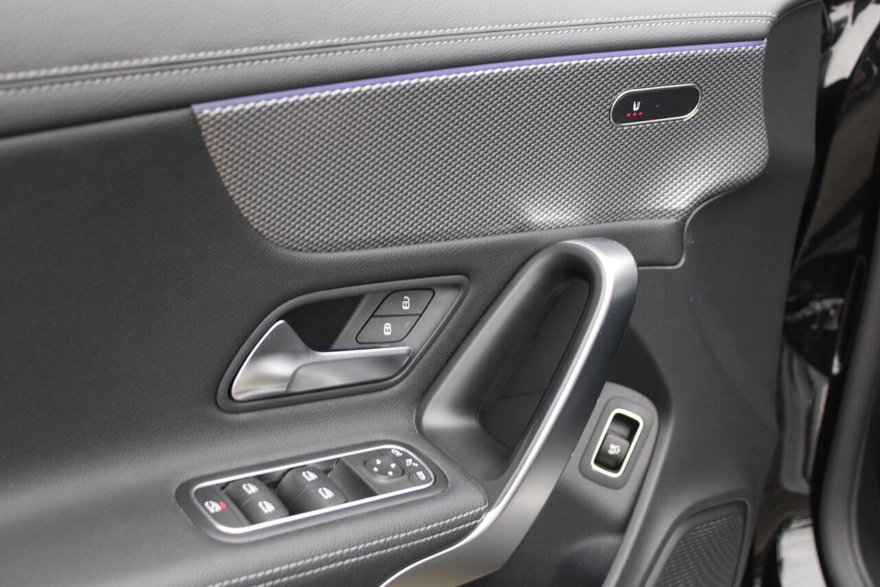 Mercedes-Benz CLA-KLASSE Shooting Brake 200 AUT7 Business Solution Luxury LEDER SFEER WIDESCREEN CAMERA