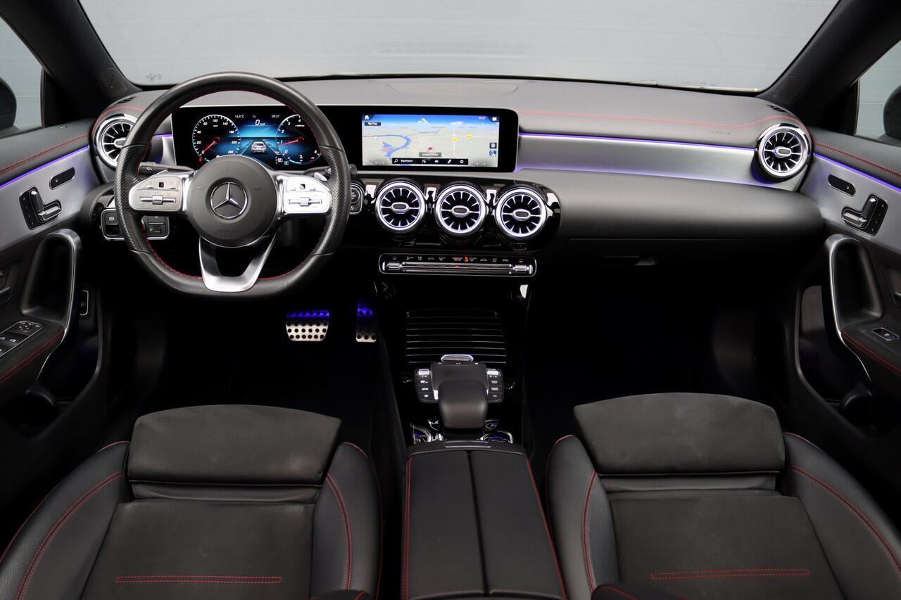 Mercedes-Benz CLA-KLASSE 180 AMG Line Aut7 | Panoramadak | Memory | Sfeerverlichting | Camera | Advanced Sound System | Keyless Go | Zitcomfortpakket | Cruise Control | Multibeam LED |