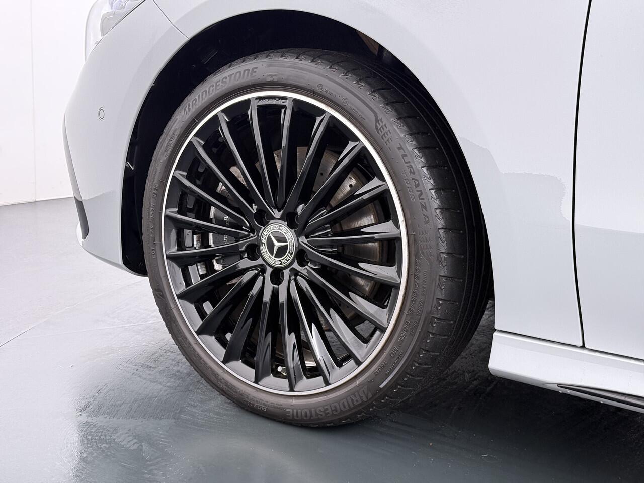 Mercedes-Benz CLA-KLASSE 250 e AMG line | Alpinegrijs Pano HUD Memory 360 Camera