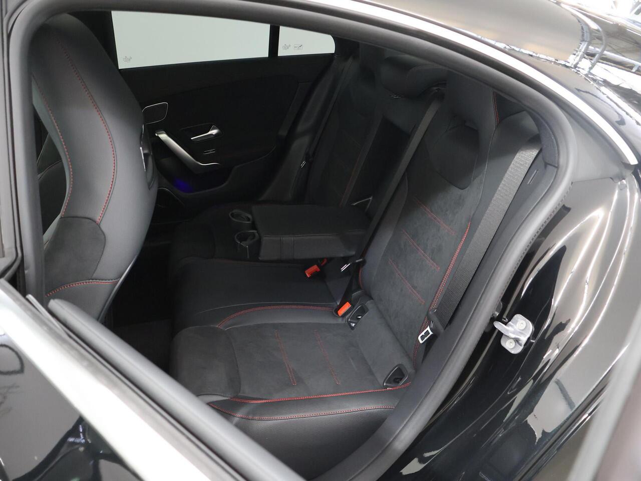 Mercedes-Benz CLA-KLASSE 180 Business Solution AMG | Panoramadak | Burmester Sound System | Rijassistentie Pakket | Sfeerverlichting | 360 Graden Camera |