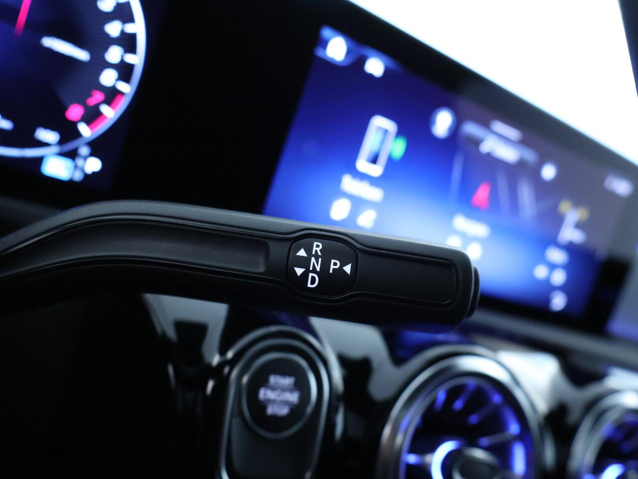 Mercedes-Benz CLA-KLASSE Shooting Brake 250 e AMG Plug-In Hybride | AMG Line | NIght Pakket | Panoramadak | Trekhaak | Multi beam Koplampen | 11kW Laden | Stuur en Stoelverwarming. Inclusief 24 maanden MB Certified garantie voor Europa.