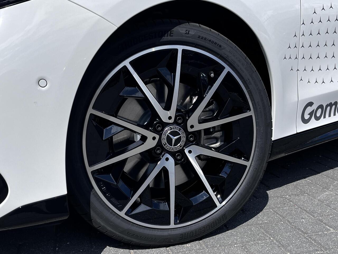 Mercedes-Benz CLA-KLASSE 250+ Launch Edition | AMG Line | Night Pakket | Panoramadak | MULTIBEAM LED Koplampen | DISTRONIC Afstandsassistent | Dodehoekassistent | Elektrisch Verstelbare Stoelen + Memory | Stoelverwarming | Sfeerverlichting