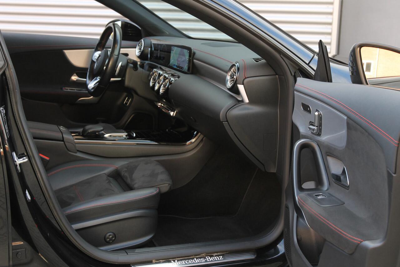 Mercedes-Benz CLA-KLASSE Shooting Brake 200 Business Solution AMG Aut. I Pano.Dak I Camera I Carplay I Trekhaak