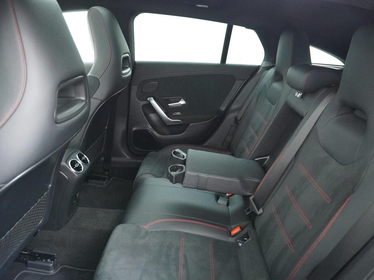 Mercedes-Benz CLA-KLASSE Shooting Brake 250e Business Solution AMG Limited