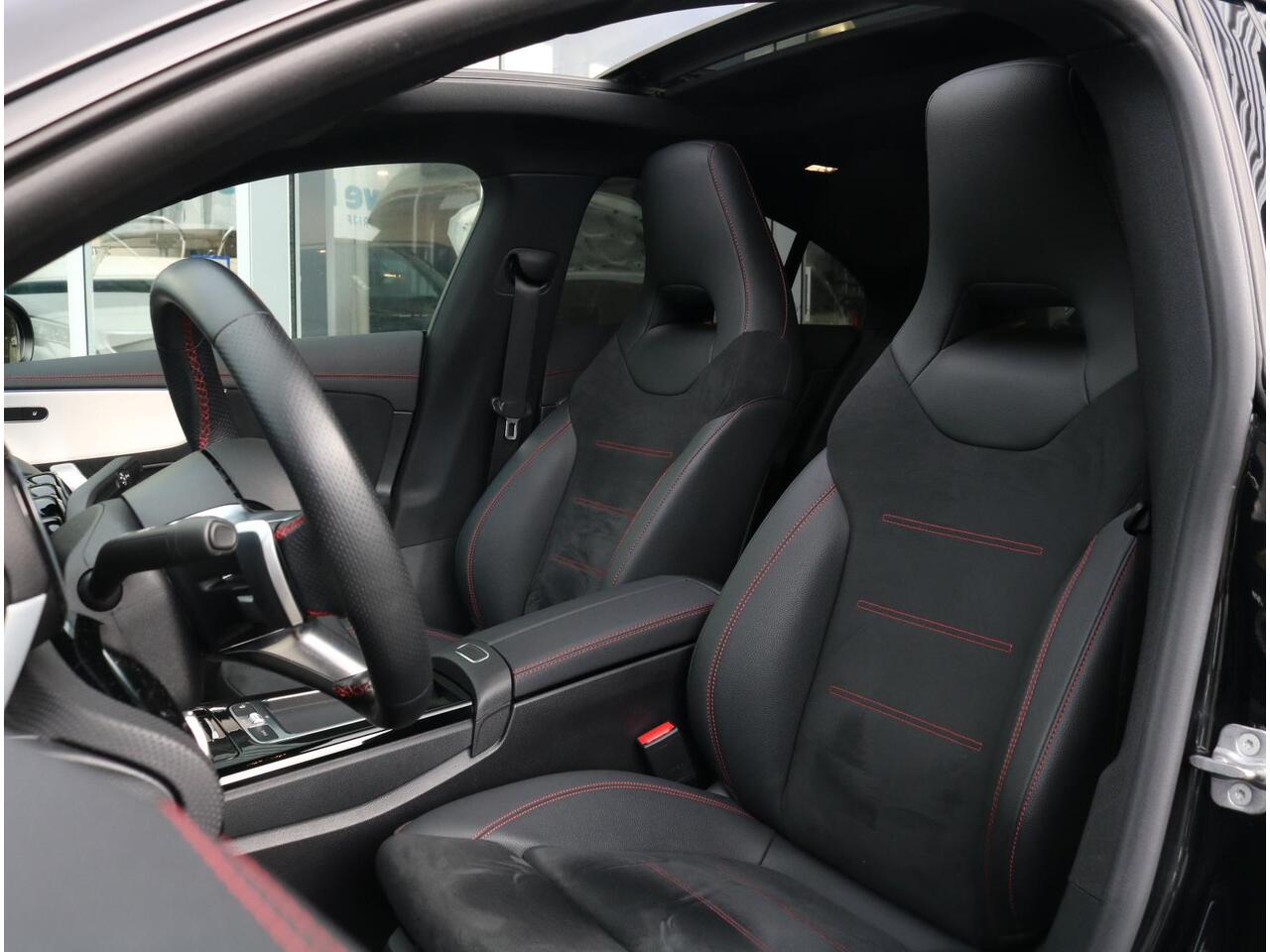 Mercedes-Benz CLA-KLASSE 250 e AMG Line | Panoramadak | Sfeerverlichting