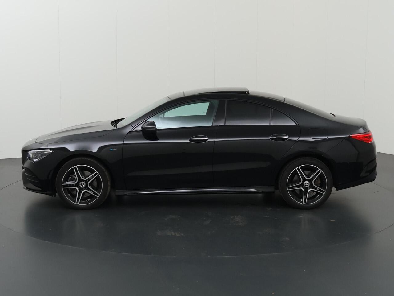 Mercedes-Benz CLA-KLASSE 250e Business Solution AMG Limited | Night | Panoramadak | Keyless | Stoelverwarming | Memory | Sfeerverlichting |