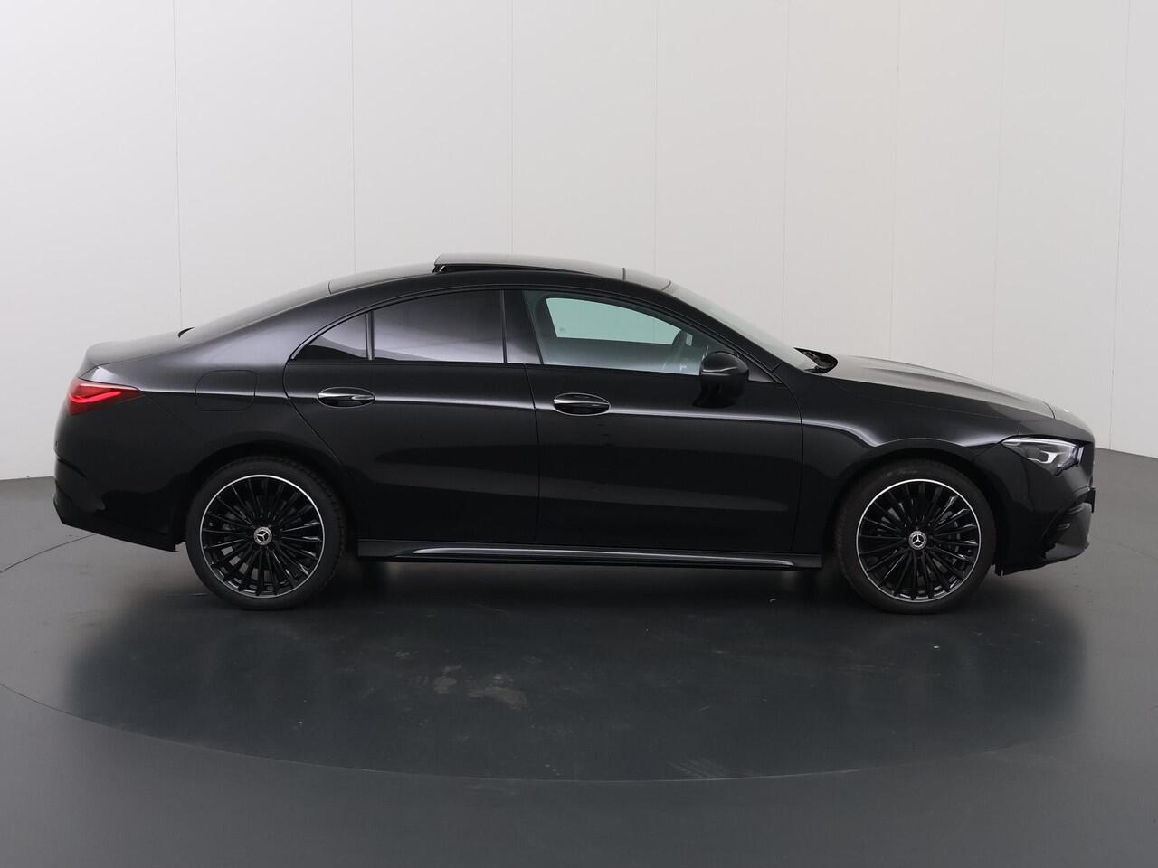 Mercedes-Benz CLA-KLASSE 250 e Star Edition AMG Line | Night | Panoramadak | Sfeerverlichting | Distronic | Stoelverwarming |