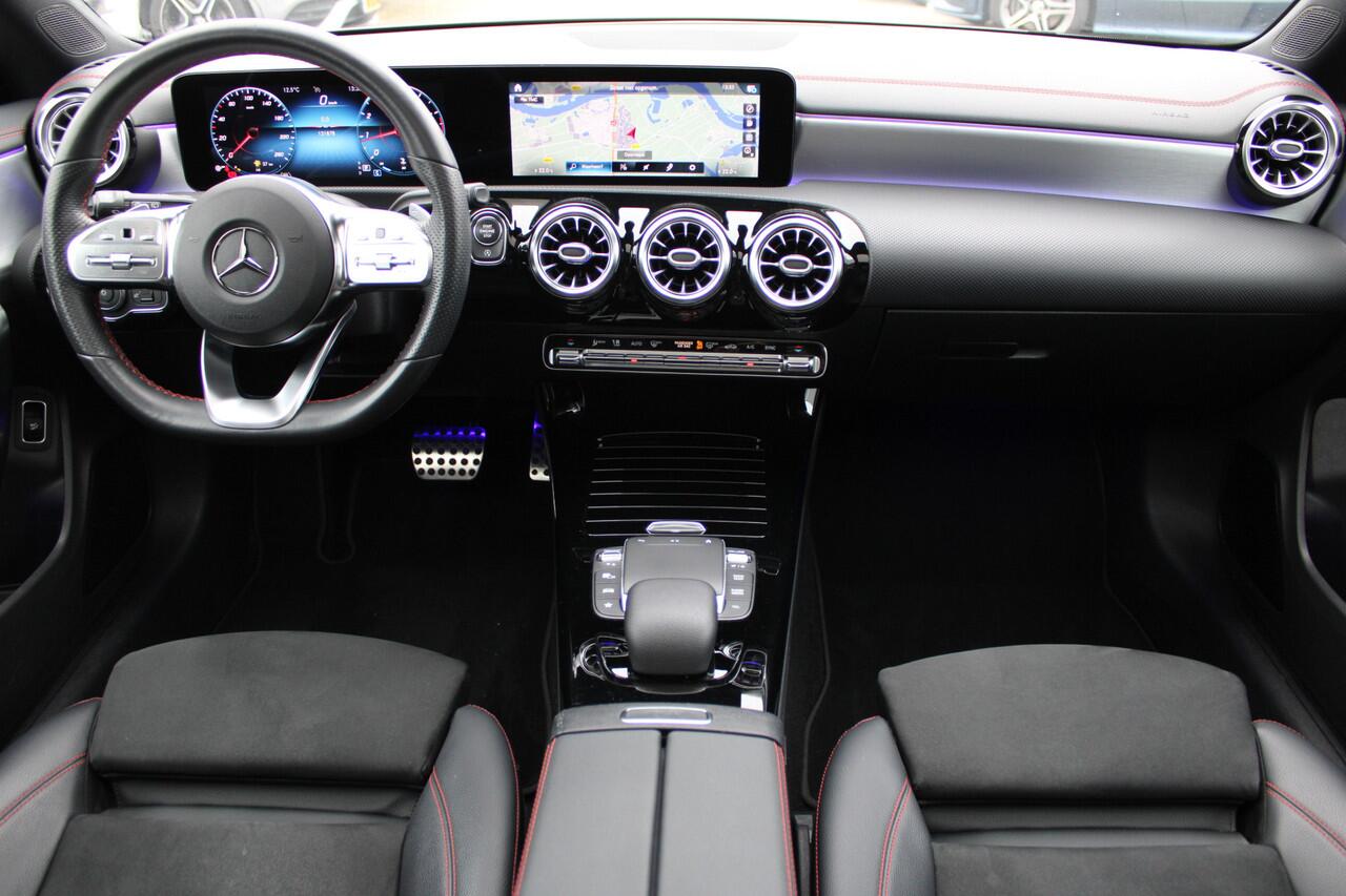 Mercedes-Benz CLA-KLASSE Shooting Brake 180 AUT7 AMG PANORAMADAK MEMORY CARPLAY SFEER TREKHAAK