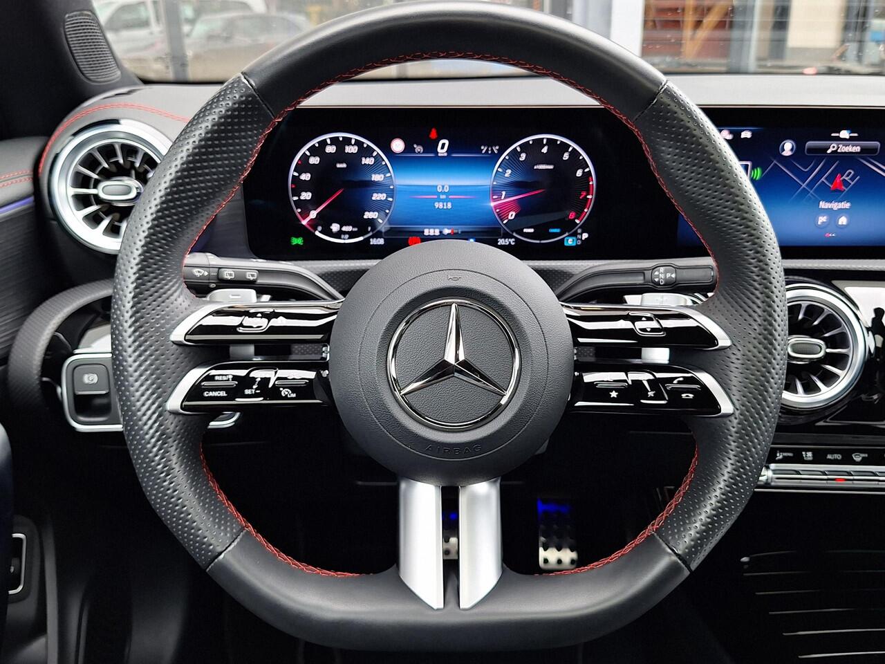 Mercedes-Benz CLA-KLASSE Shooting Brake 180 Star Edition AMG | Panoramadak | Nightpakket | Dodehoekassistent | Apple CarPlay | Android Auto | Sfeerverlichting | Stoelverwarming | Achteruitrijcamera | Elektrisch inklapbare buitenspiegels