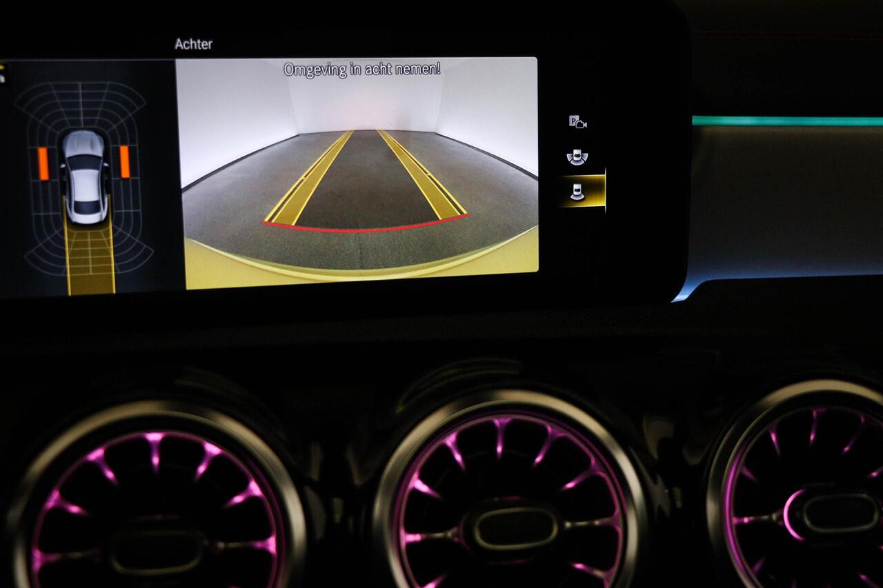 Mercedes-Benz CLA-KLASSE 180 AMG Line | WIDESCREEN | PANORAMADAK | SFEERVERLICHTING