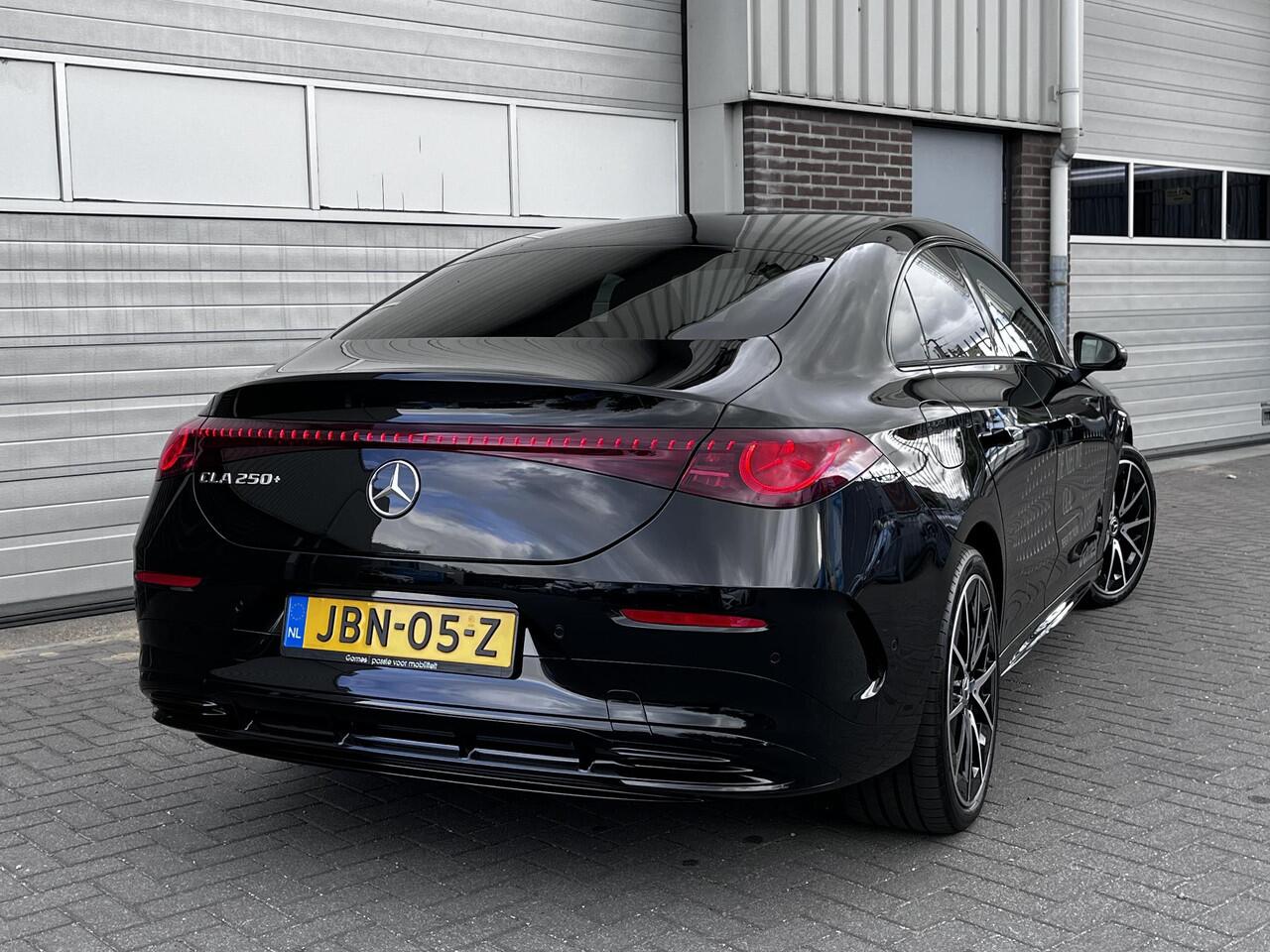 Mercedes-Benz CLA-KLASSE 250+ Launch Edition | AMG Line | Night Pakket | Panoramadak | MULTIBEAM LED Koplampen | DISTRONIC Afstandsassistent | Dodehoekassistent | Elektrisch Verstelbare Stoelen + Memory | Stoelverwarming | Sfeerverlichting