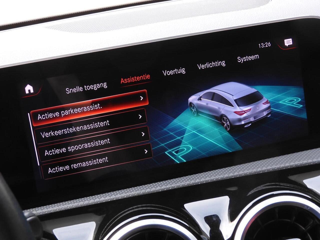 Mercedes-Benz CLA-KLASSE 180/ WIDESCREEN/ PANAMERICANA GRILLE/ ELEKT. KLEP/ 18INCH VELGEN