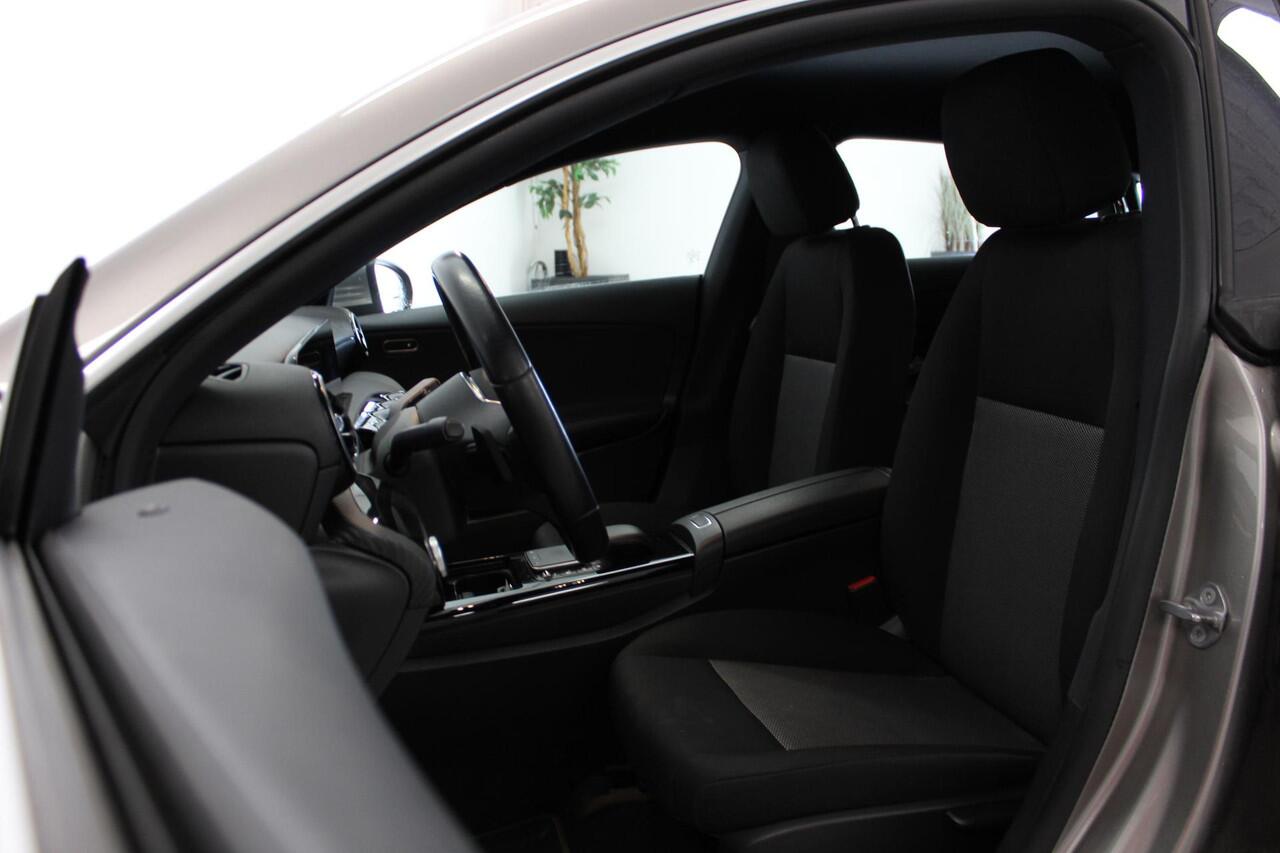 Mercedes-Benz CLA-KLASSE Shooting Brake 180 d Business Solution | DAB | PDC-V/A | TREKHAAK | NAVI | E-KLEP | CLIMA | CRUISE | 16'LMV | CAMERA |