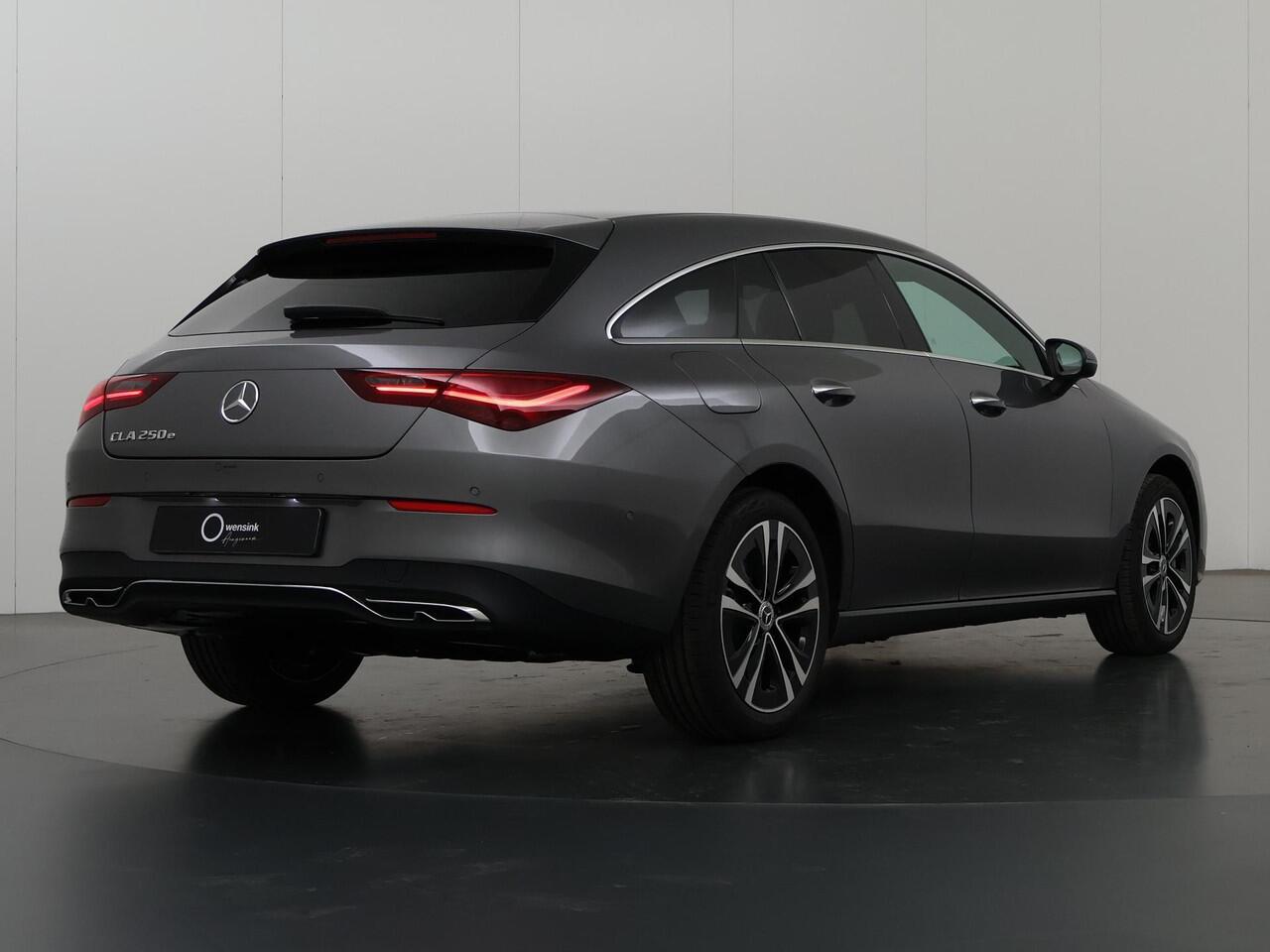 Mercedes-Benz CLA-KLASSE Shooting Brake 250e Star Edition | Easypack - achterklep | Keyless go | Achteruitrijcamera | Stoelverwarming | Sfeerverlichting |
