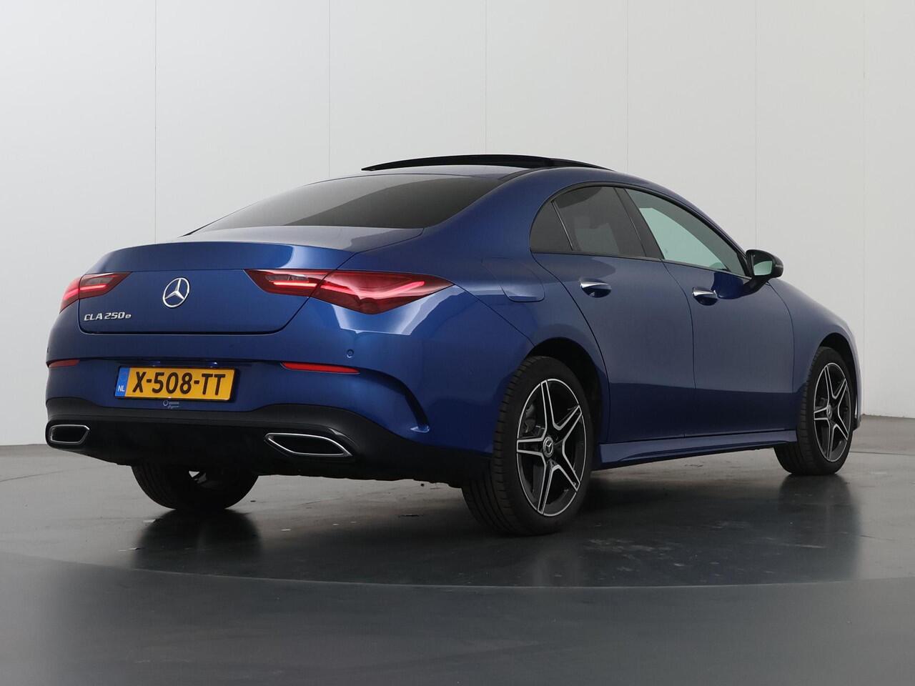 Mercedes-Benz CLA-KLASSE 250 e AMG Night | Panoramadak | Keyless Go | Sfeerverlichting | Achteruitrijcamera |