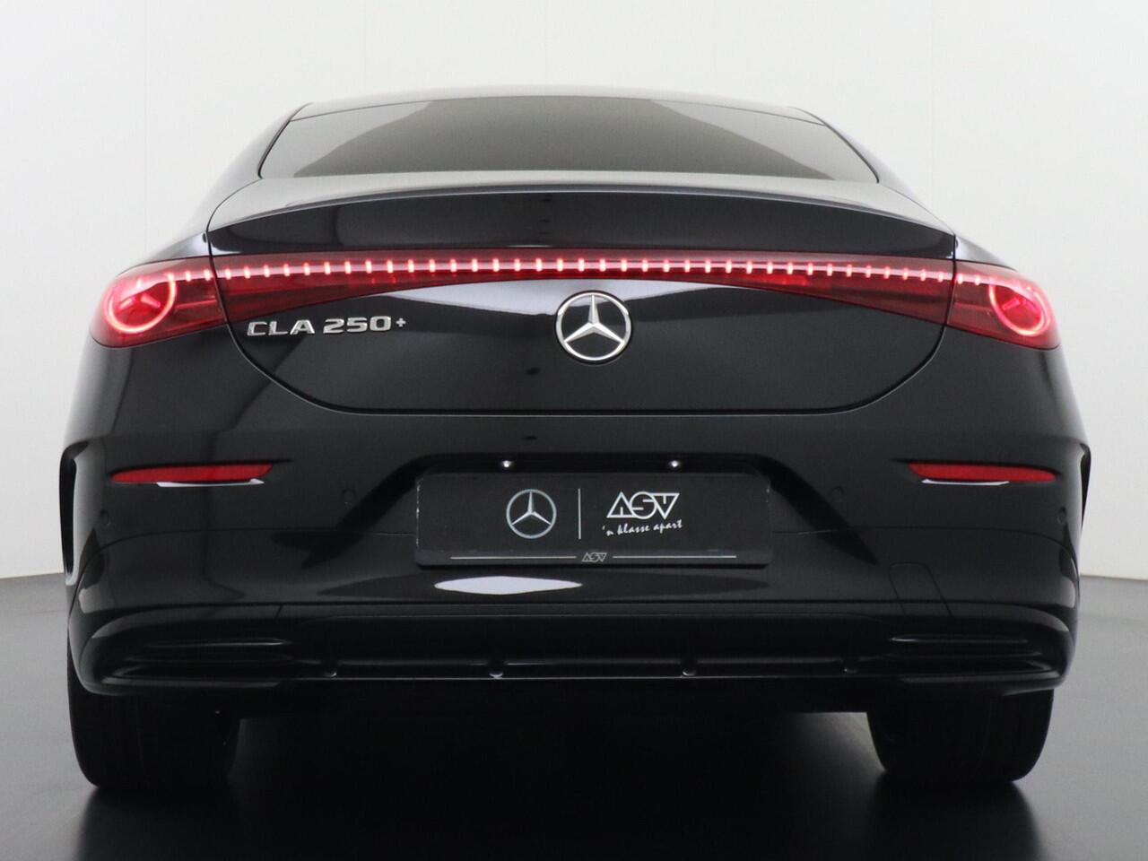 Mercedes-Benz CLA-KLASSE 250+ Launch Edition 85 kWh Accu | Trekhaak Wegklapbaar | Memorystoelen | Warmtepomp | Multibeam Led | Stoelverwarming Voorin | Distronic Cruise Control | Achteruitrijcamera | Nightpakket | Dodehoekassistent