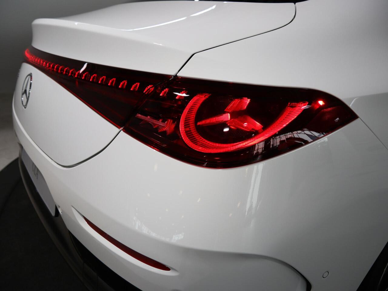 Mercedes-Benz CLA-KLASSE 250+ Launch Edition 85 kWh | Night | Panoramadak | DISTRONIC | Achteruitrijcamera | Dodehoekassistent | Trekhaak |