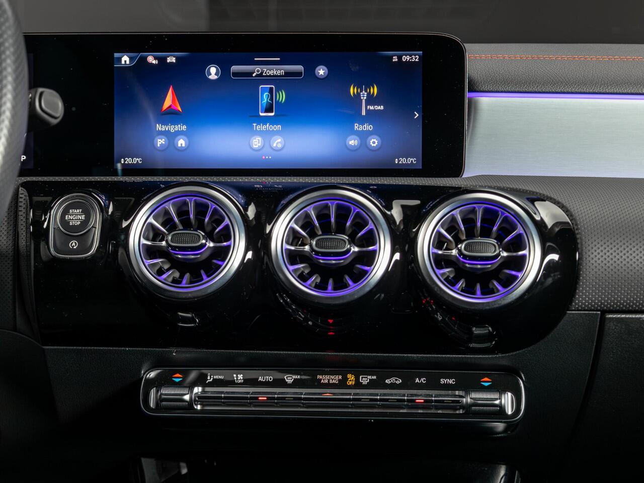 Mercedes-Benz CLA-KLASSE Coupé 180 Star Edition AMG Line Panorama dak