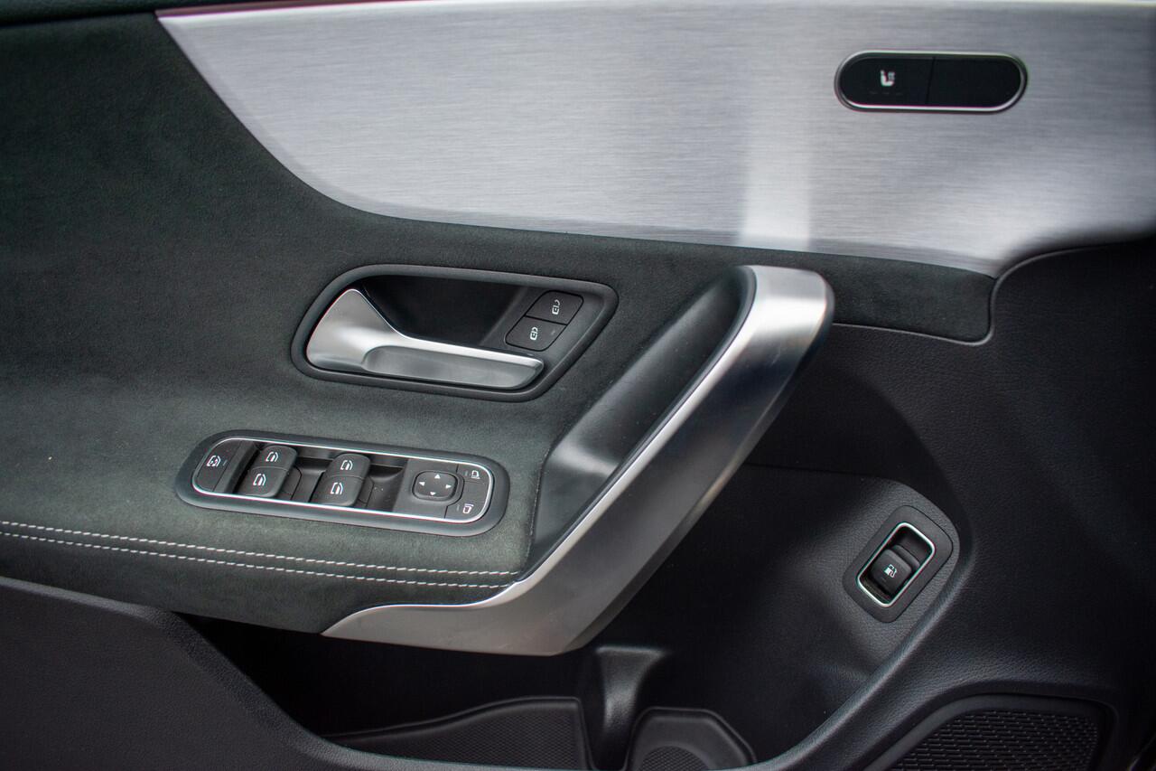 Mercedes-Benz CLA-KLASSE Shooting Brake 250 e Business Solution AMG Limited Trekhaak-Navi-Led-Carplay