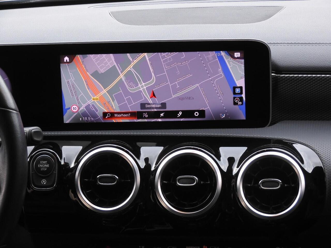 Mercedes-Benz CLA-KLASSE 180/ WIDESCREEN/ PANAMERICANA GRILLE/ ELEKT. KLEP/ 18INCH VELGEN