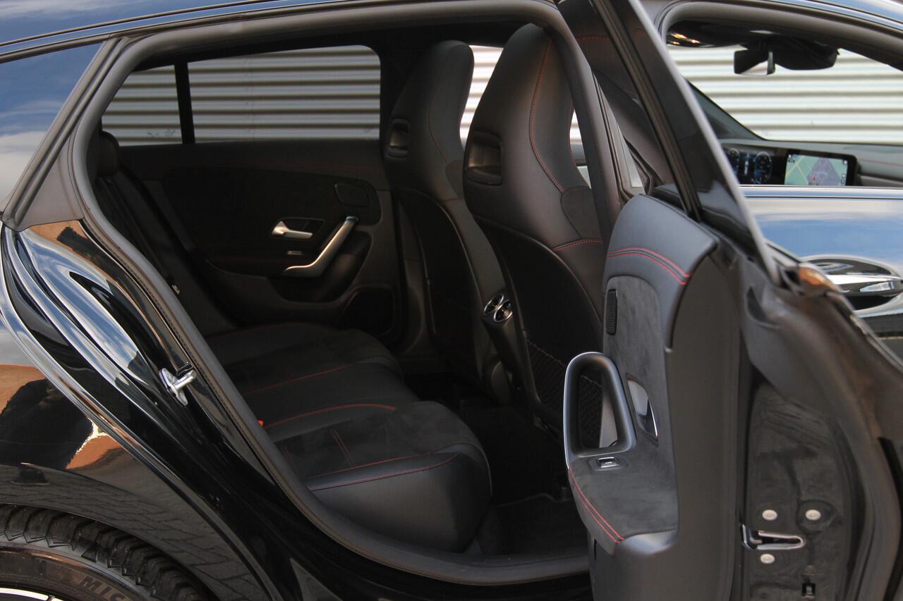 Mercedes-Benz CLA-KLASSE Shooting Brake 200 Business Solution AMG Aut. I Pano.Dak I Camera I Carplay I Trekhaak