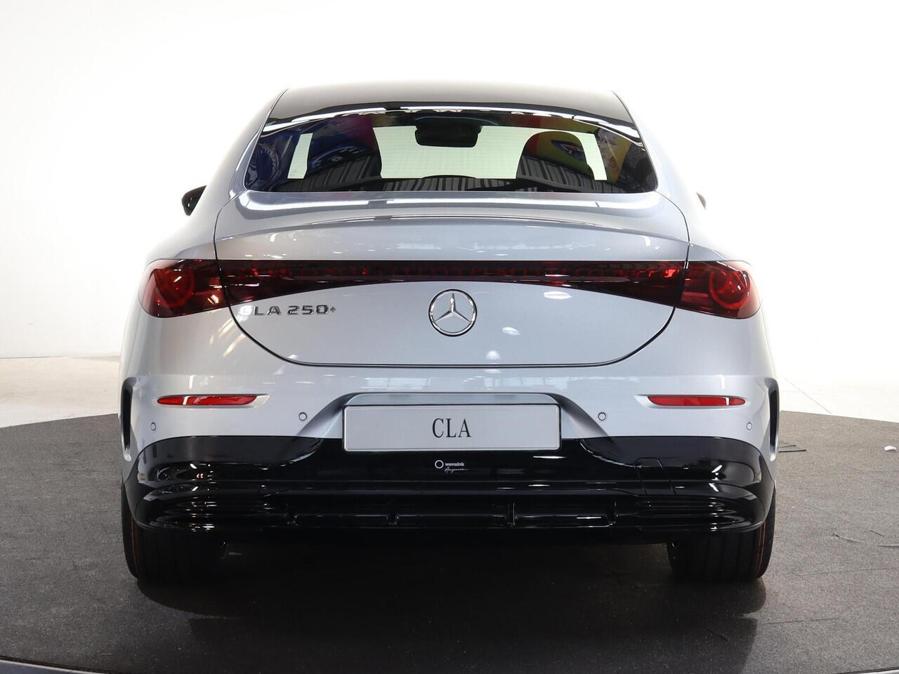 Mercedes-Benz CLA-KLASSE 250+ Launch Edition 85 kWh | Night | Panoramadak | Stoelverwarming | DISTRONIC | Achteruitrijcamera | Dodehoekassistent | Trekhaak |