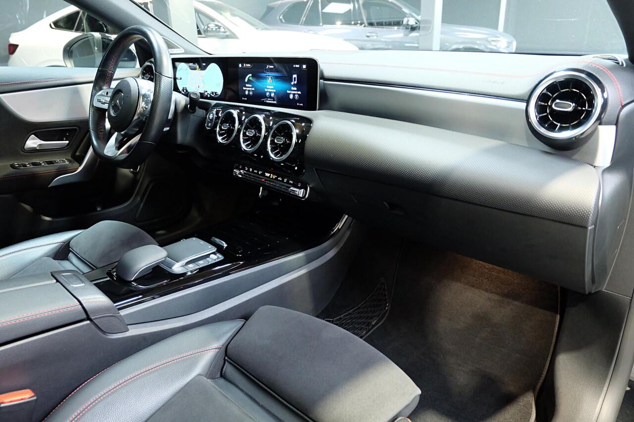 Mercedes-Benz CLA-KLASSE Shooting Brake 180 Advantage / AMG Line / Panodak / Burmester