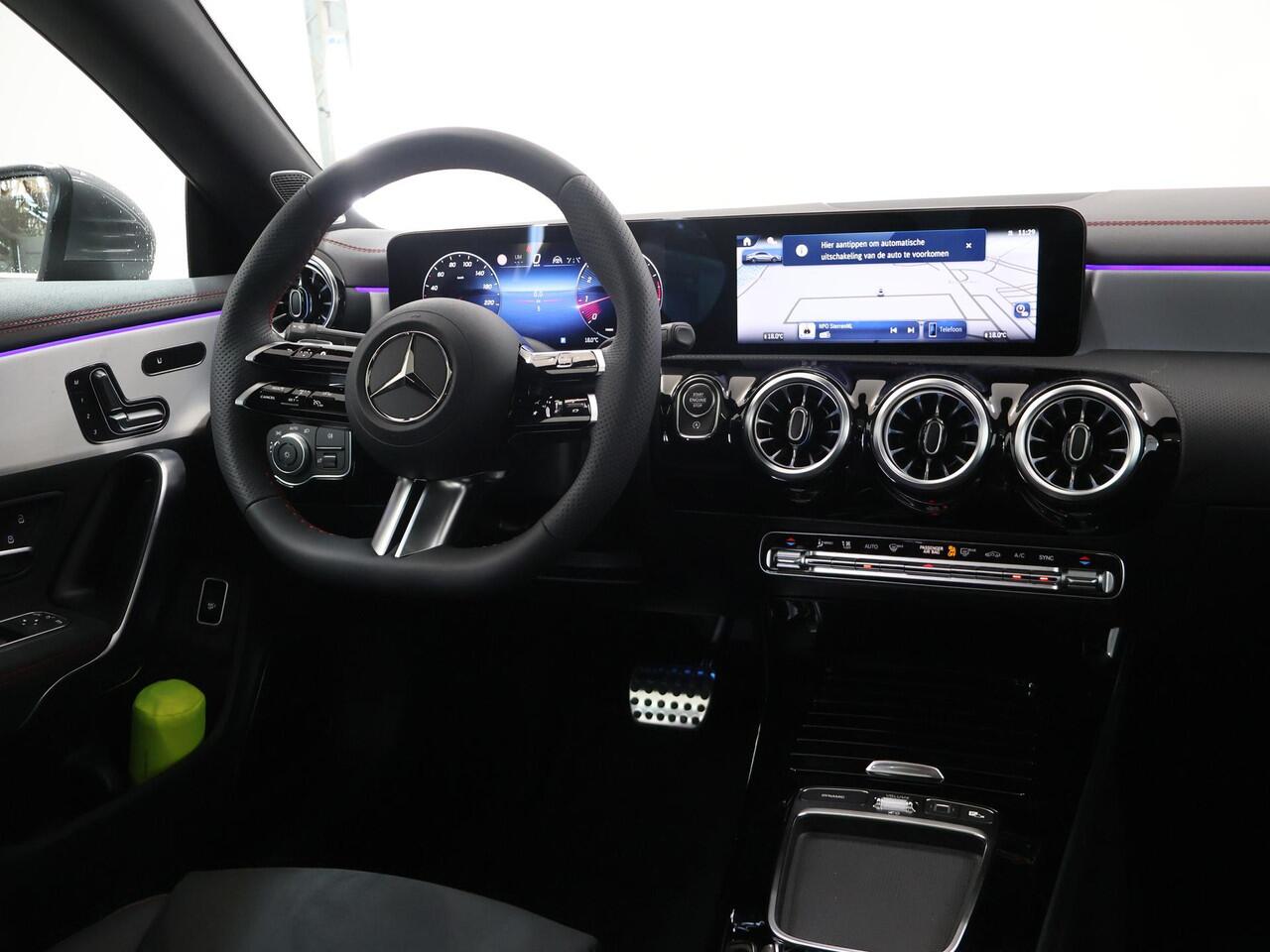 Mercedes-Benz CLA-KLASSE 180 Business Solution AMG | Rijassistentie pakket plus | Winter pakket | Burmester | Panoramaschuifdak | Techniek pakket | Trekhaak | Head-Up Display |