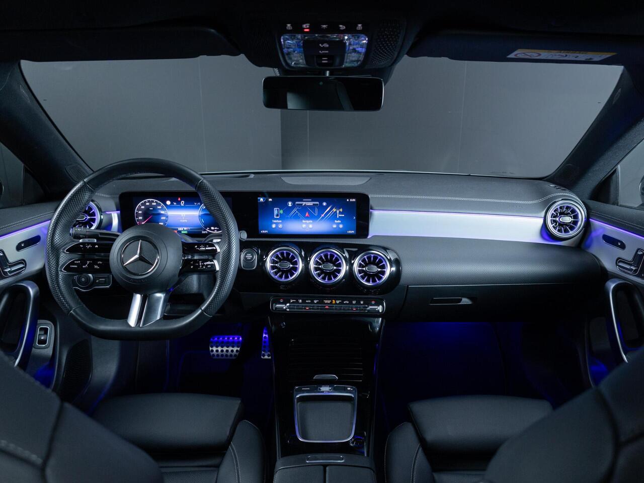 Mercedes-Benz CLA-KLASSE Coupé 250 e AMG Line Panorama dak