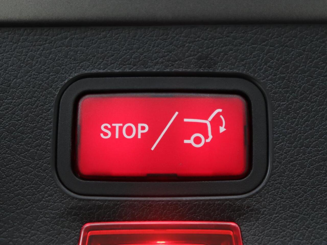 Mercedes-Benz CLA-KLASSE 180d Business Solution AMG | Stoelverwarming | Carplay | Camera | Leder/Alcantara | Navigatie | Widescreen | Sfeerverlichting | Designo Mountaingrijs Magno